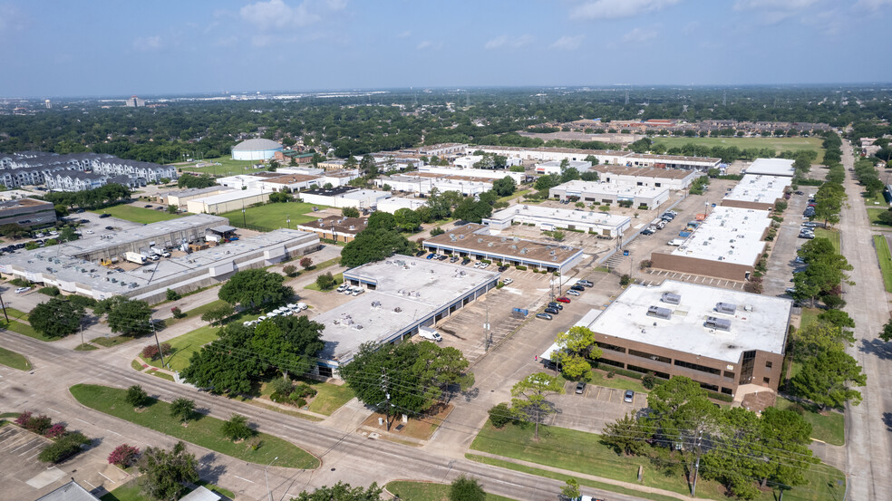 Primary Photo Of 10812 Fallstone Rd, Houston Unknown For Lease