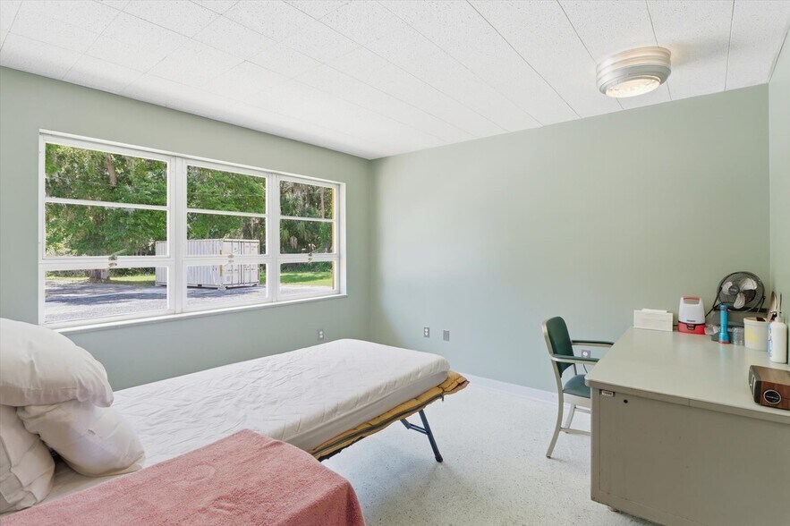 More Photos Of 18150 SE 72 Ave, Inglis Office For Sale