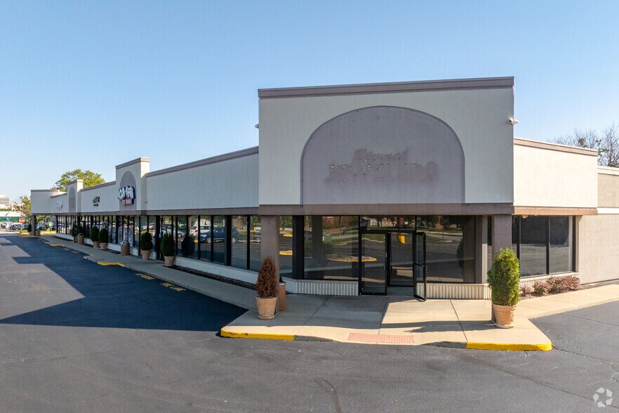 More Photos Of 15551-15567 94th Ave, Orland Park Unknown For Lease