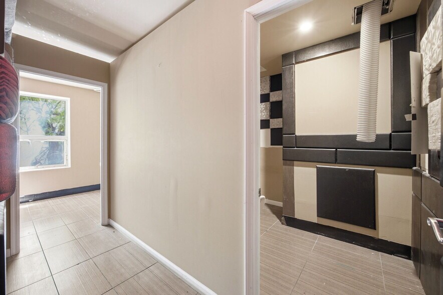 More Photos Of 136-21 41st Ave, Flushing Storefront Retail Office For Sale