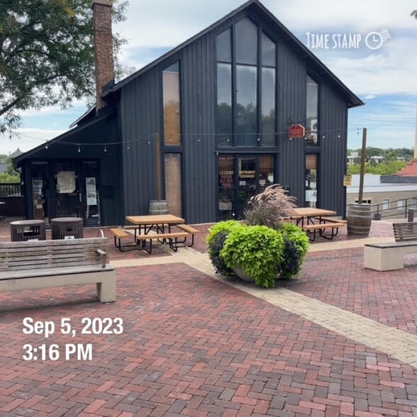 More Photos Of 21 N River St, Batavia Unknown For Lease