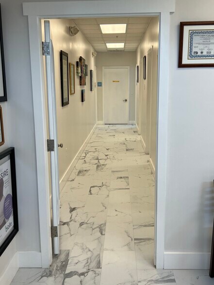 More Photos Of 14 Oak Forest Rd, Bluffton Medical For Sale