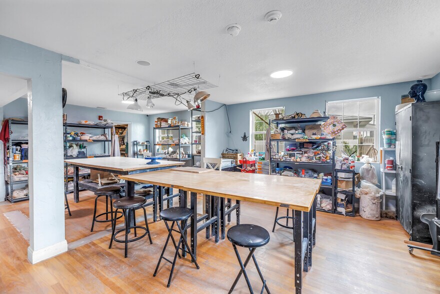 More Photos Of 559 49th St S, Saint Petersburg Storefront For Lease