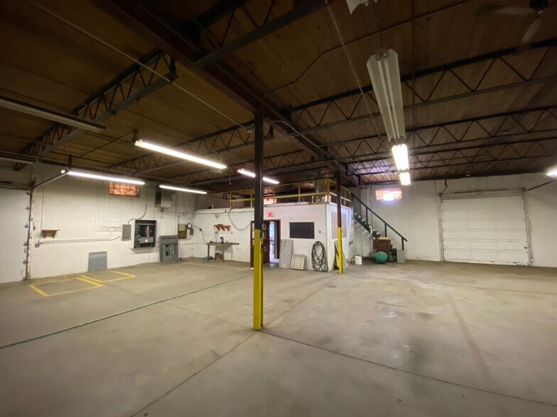 More Photos Of 1900 E Holland Ave, Saginaw Warehouse For Sale