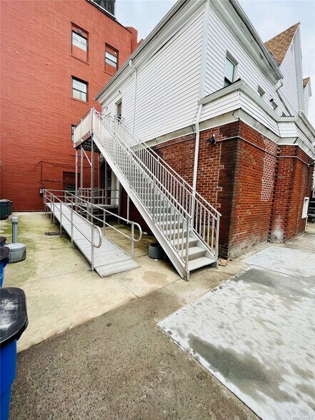 More Photos Of 11614 Myrtle Ave, Richmond Hill Medical For Sale