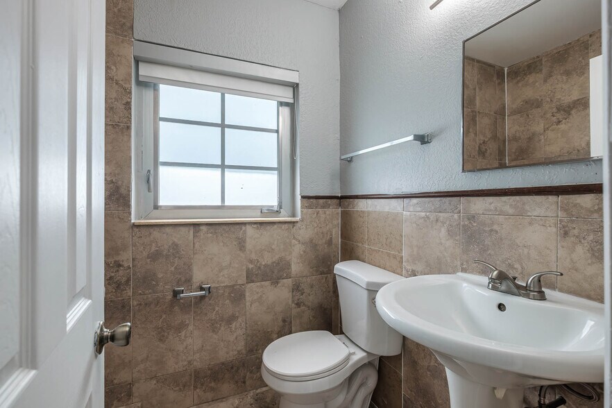 More Photos Of 951 Jefferson Ave, Miami Beach Multifamily For Sale