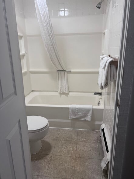 More Photos Of 180 E 10th St, Oswego Hotel For Sale