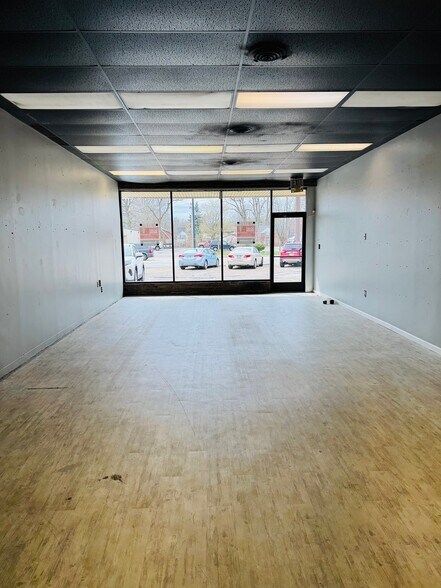 More Photos Of 2037 State Rd, Cuyahoga Falls Storefront For Lease