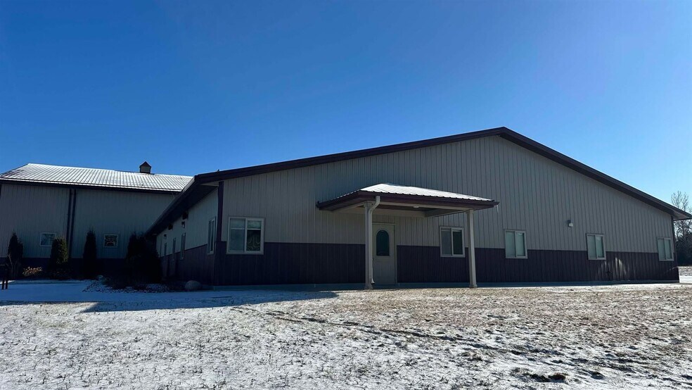 More Photos Of 170 W Circle Dr, Saint Charles Manufacturing For Lease