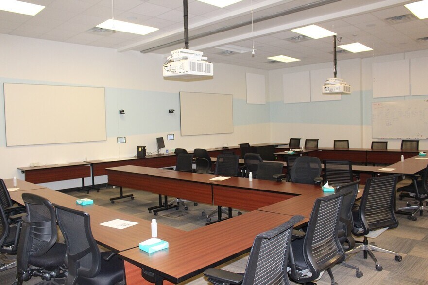 More Photos Of 5735 SW 7000, Andrews Industrial For Sale