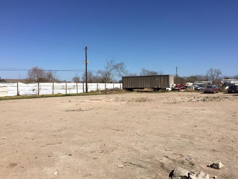 More Photos Of 7735 Lettie St, Houston Auto Salvage Facility For Lease