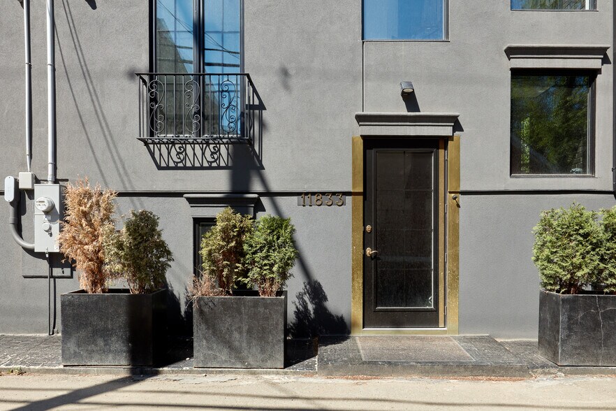 More Photos Of 11833 102 Ave NW, Edmonton Medical For Sale