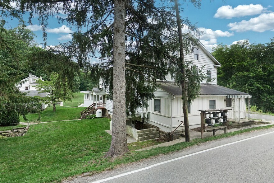 More Photos Of 862 Iron Ridge Rd, Spring Grove Apartments For Sale