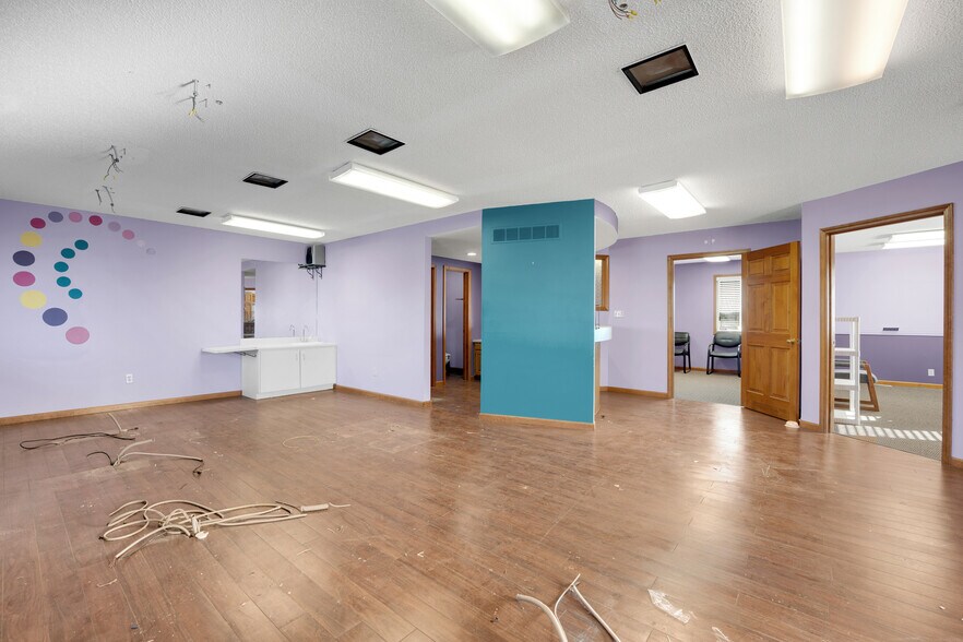 More Photos Of 804 Winchester Dr, Sedalia Medical For Sale