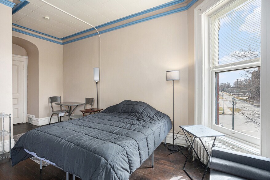 More Photos Of 701 Center Ave, Bay City Apartments For Sale