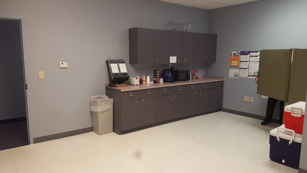 More Photos Of 1890 Commerce Center Blvd, Fairborn Office For Lease