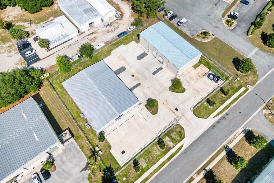 More Photos Of 1818 Greenleaf Ln, Leesburg Warehouse For Lease