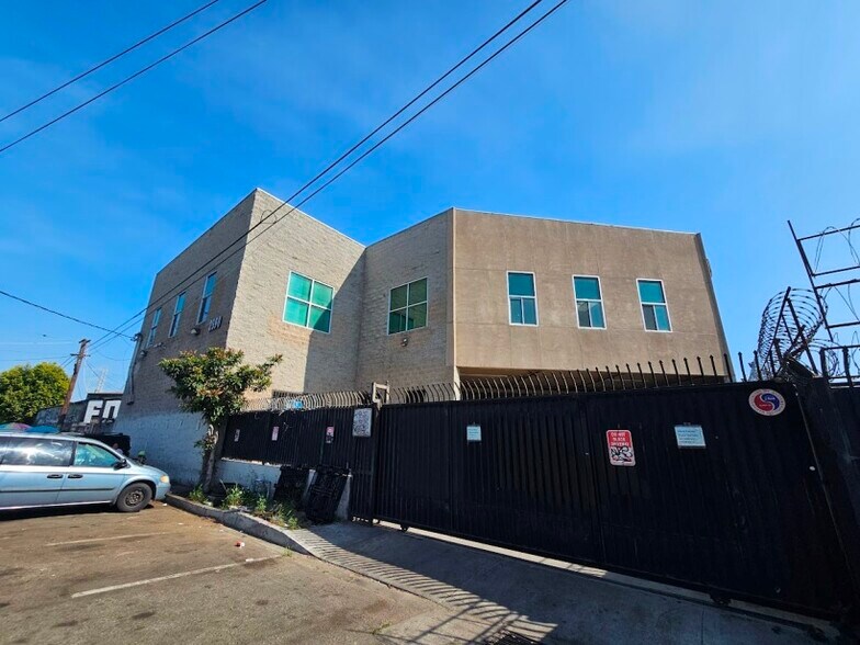 Primary Photo Of 2890 E Pico Blvd, Los Angeles Light Distribution For Lease