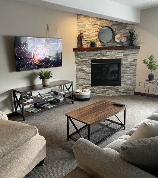 More Photos Of 171 S Broadway, Coos Bay General Retail For Sale