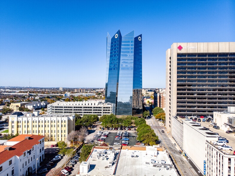 More Photos Of 111-113 N Flores St, San Antonio Storefront Retail Residential For Sale