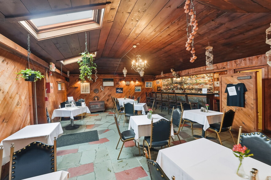 More Photos Of 170 Franklin St, Bristol Restaurant For Sale