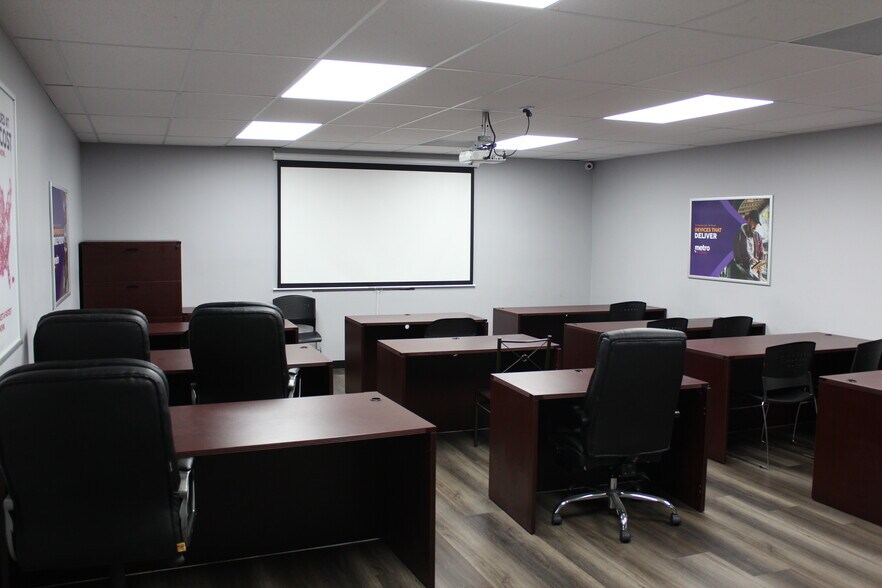 More Photos Of 7133 Telegraph Rd, Montebello Warehouse For Lease