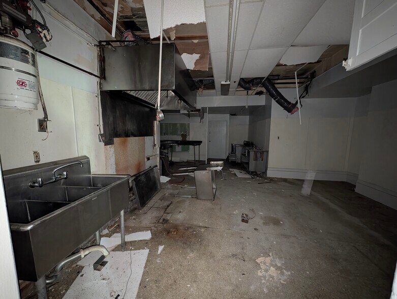 More Photos Of 2430-2440 Bowser Ave, Fort Wayne Apartments For Sale