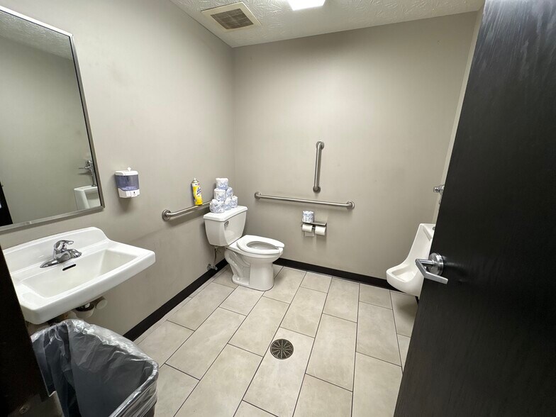 More Photos Of 2206 IFCU Way way, Lafayette Auto Repair For Sale