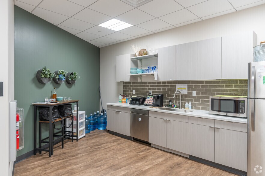 More Photos Of 100 Corporate Center Dr, Camp Hill Medical For Sale