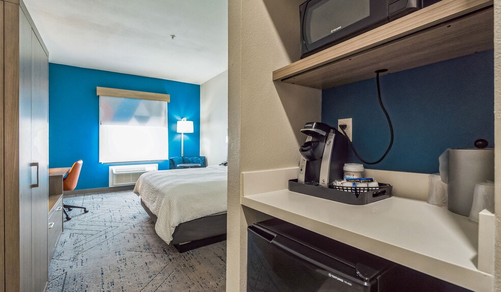 More Photos Of 46300 Interstate 10, Winnie Hotel For Sale