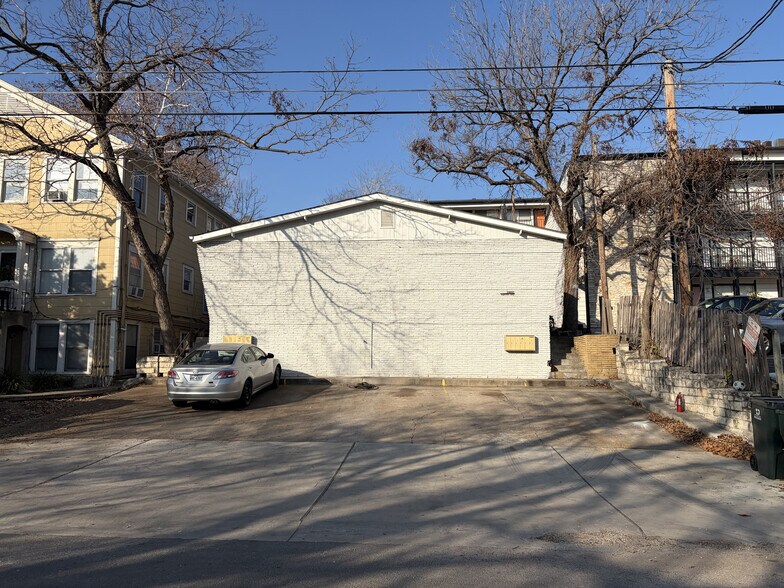 Primary Photo Of 2802 Whitis Ave, Austin Apartments For Sale
