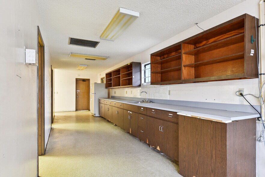 More Photos Of 10569 Lem Turner Rd, Jacksonville Medical For Sale