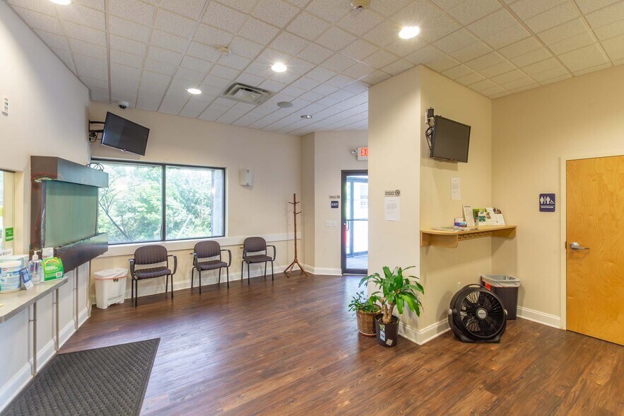 More Photos Of 799 Northern Blvd, South Abington Medical For Sale