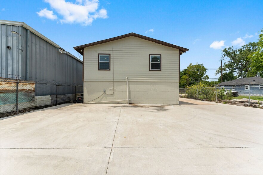 More Photos Of 6640 W Montgomery Rd, Houston Office For Sale