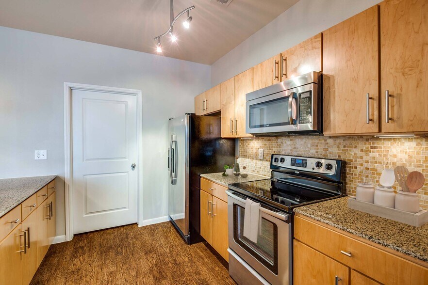 More Photos Of 12808 Queensbury Ln, Houston Apartments For Lease