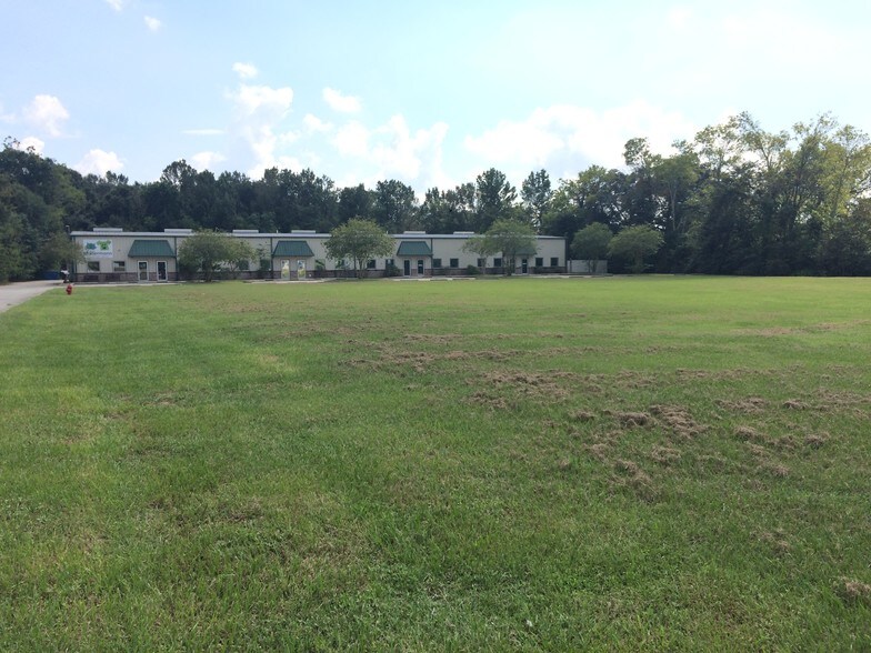 More Photos Of 3200 S Burnside Ave, Gonzales Light Manufacturing For Lease