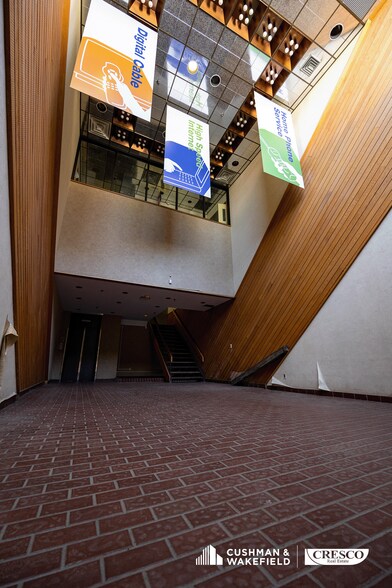 More Photos Of 3300-3694 Lakeside Ave E, Cleveland Service For Lease