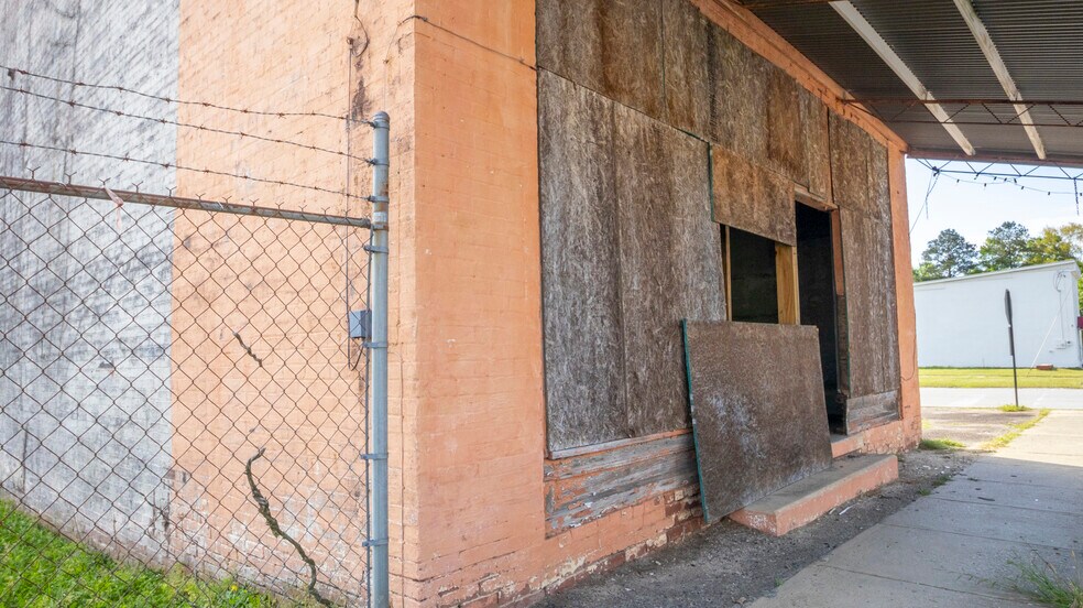 More Photos Of 82 Dromedary Street st, Woodbury Flex For Sale