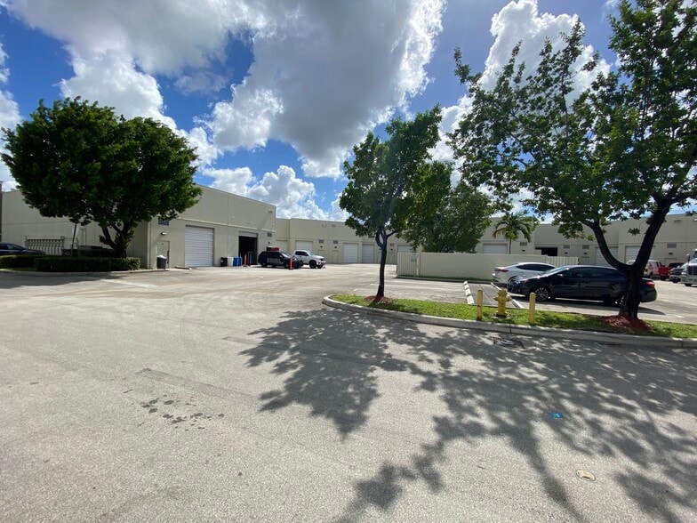 More Photos Of 2051 NW 112th Ave, Doral Showroom For Sale