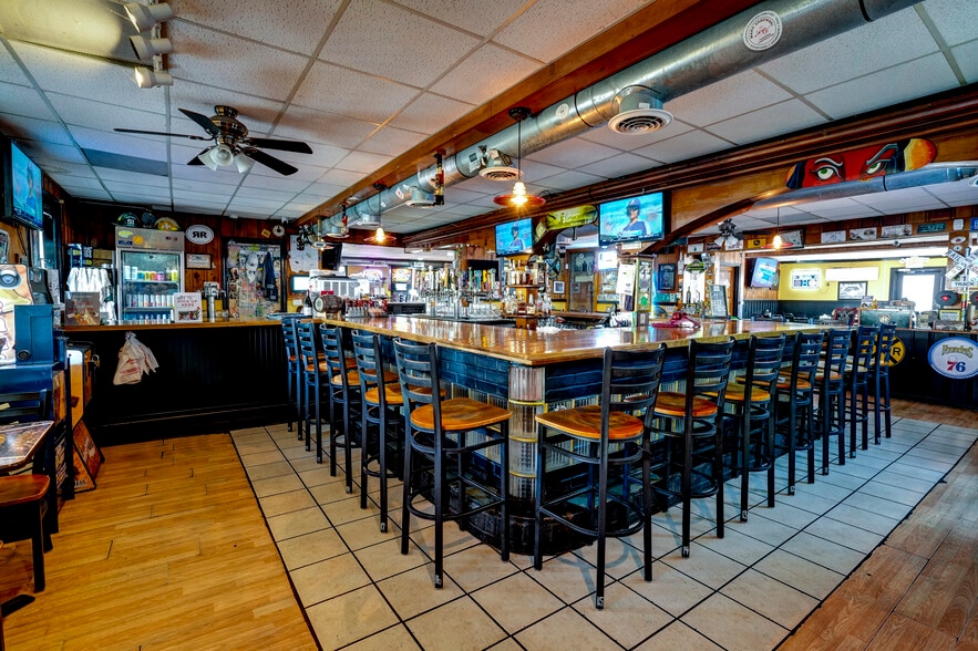 More Photos Of 36 Railroad St, Linfield Restaurant For Sale