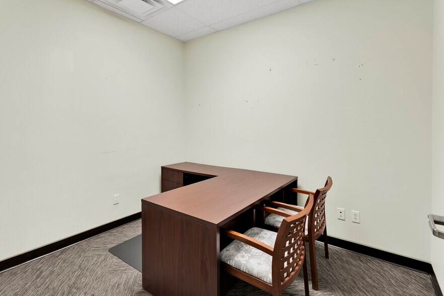 More Photos Of 12180 Ridgecrest Rd, Victorville Showroom For Lease