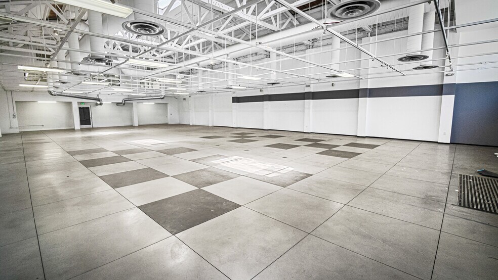 More Photos Of 236-242 Pine Ave, Long Beach Storefront Retail Office For Lease