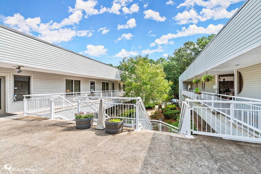 More Photos Of 6667 Vernon Woods Dr, Atlanta Medical For Lease