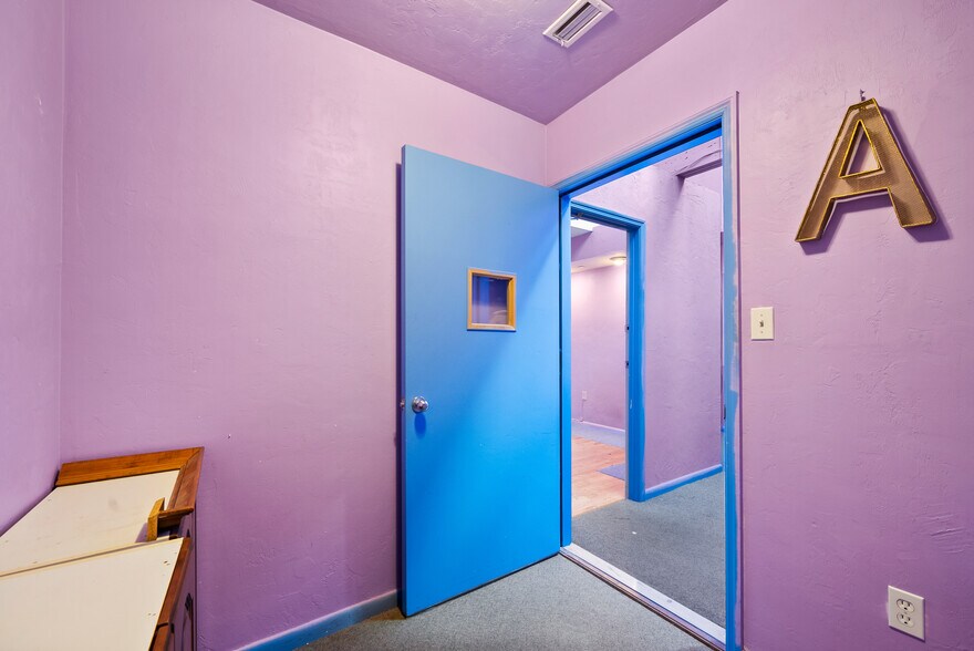 More Photos Of 2441 NW 43rd St, Gainesville Storefront For Sale