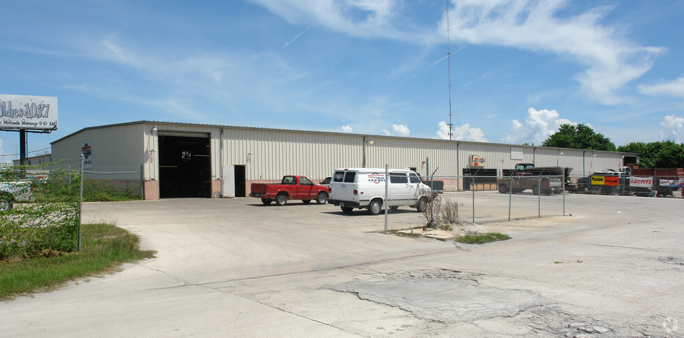 Primary Photo Of 3904 S Selvitz Rd, Fort Pierce Distribution For Lease