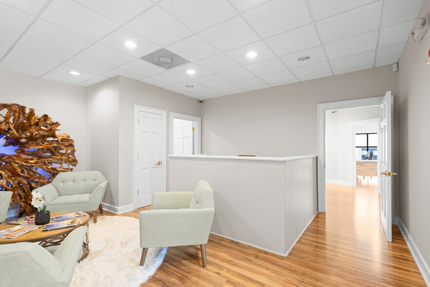 More Photos Of 19810 W Catawba Ave, Cornelius Office For Lease