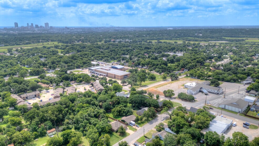 More Photos Of 4700 Barbara Rd, River Oaks Office For Sale