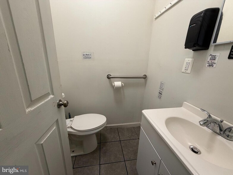 More Photos Of 2101 Reed St, Philadelphia Freestanding For Sale