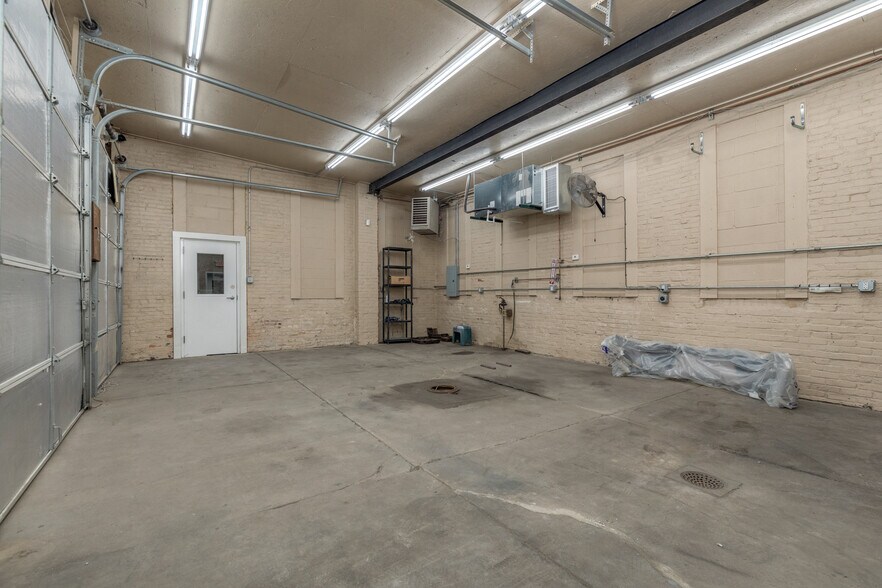 More Photos Of 2855 Magnolia Ave, Saint Louis Auto Repair For Sale