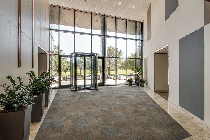 More Photos Of 1425 Greenway Dr, Irving Office For Lease